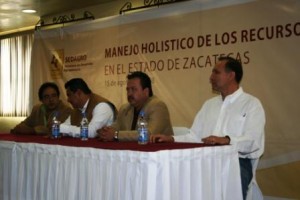 Mesa de honor durante la inauguración