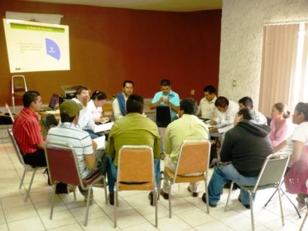 estableciendo-la-metaholistica-web1 Práctica de tomadores de decisiones estableciendo una metaholística temporal. Auditorio de la Asociación Ganadera Local de Apaseo El Grande, Gto.